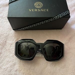 MAXI MEDUSA BIGGIE SQUARED SUNGLASSES